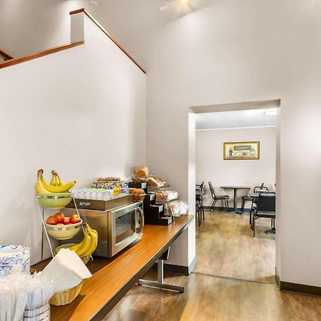גורהאם Rodeway Inn מראה חיצוני תמונה