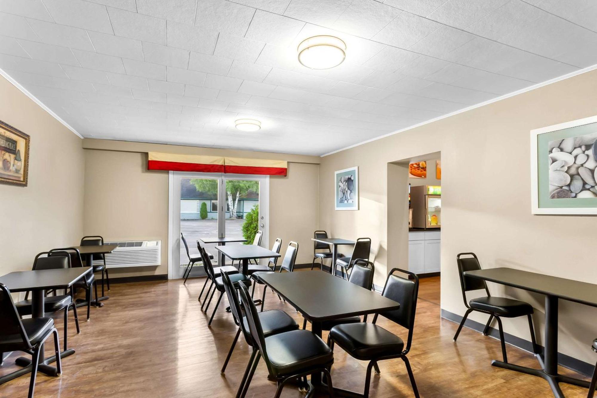 גורהאם Rodeway Inn מראה חיצוני תמונה