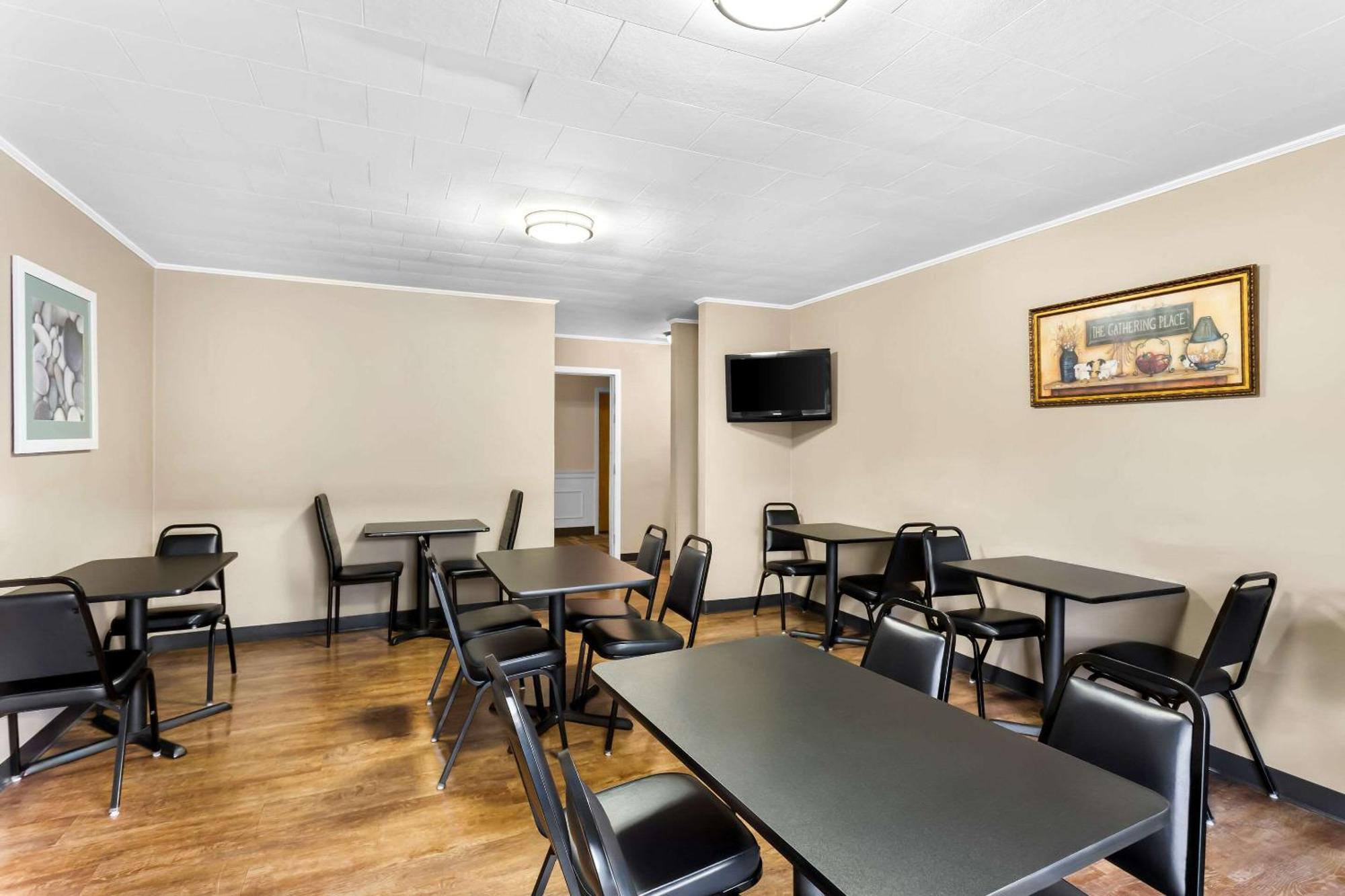 גורהאם Rodeway Inn מראה חיצוני תמונה