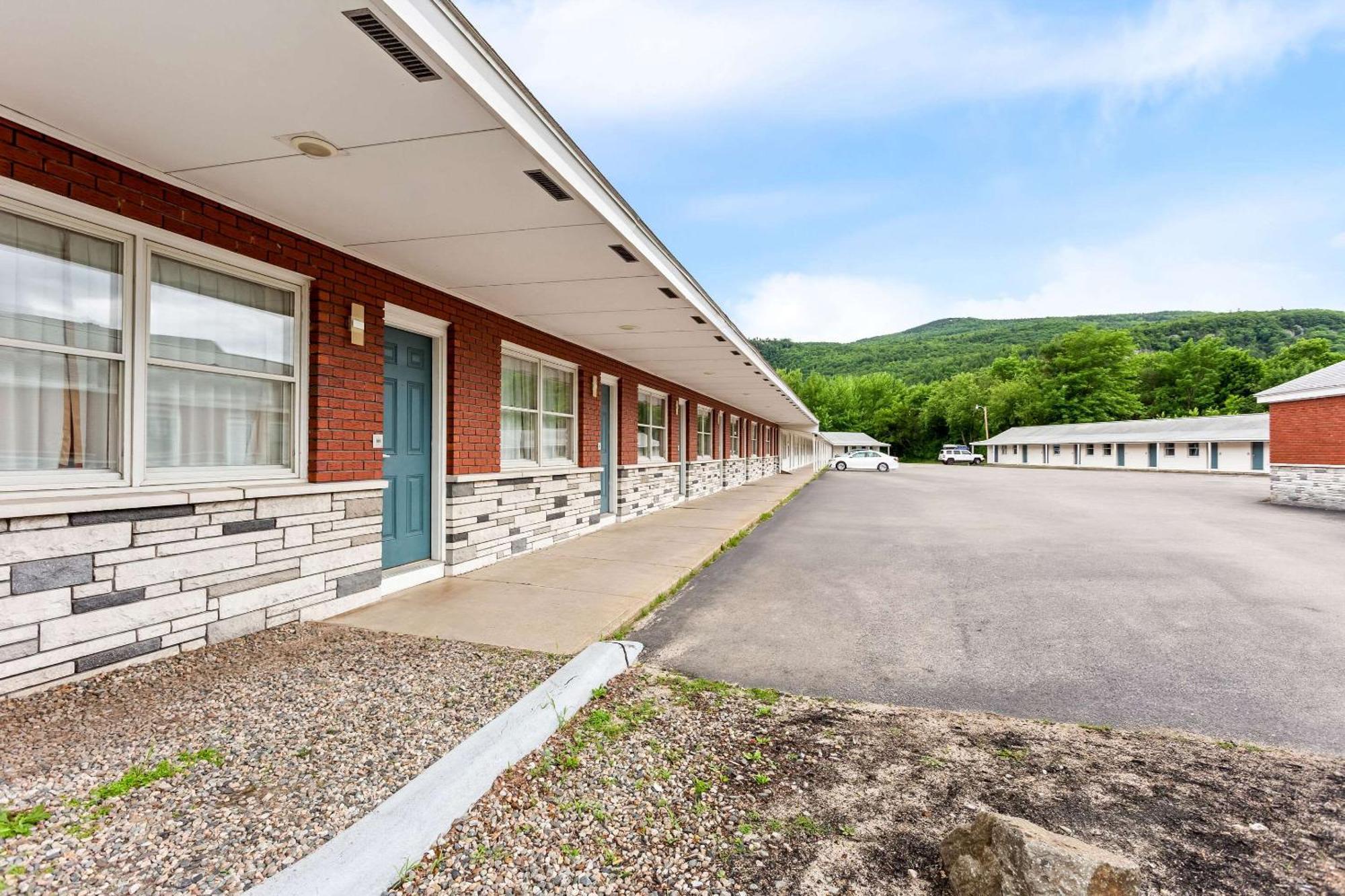 גורהאם Rodeway Inn מראה חיצוני תמונה